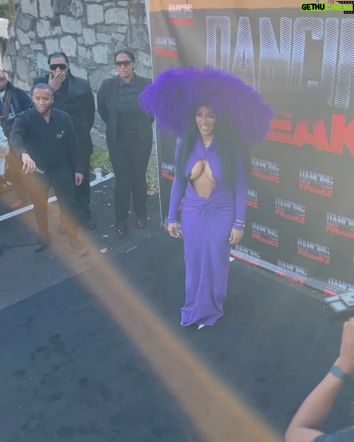 Joseline Hernandez Instagram - WOW!!! #atlanta SHOWED OUT! The #dancingfreakz WAS SOMETHING LIKE EPIC! @dancingfreakz BIGGEST IN LIFE! Ladies that came out and enjoyed the show you made me proud! You was in itπ₯π₯π₯ Dancing Freakz for the LADIES SWIPE TO SEE THE COOL STUFF @atlpics