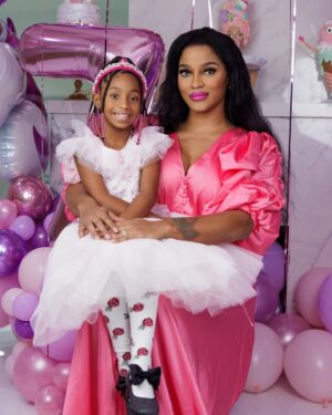 Joseline Hernandez Instagram - My baby is 7 and I've been crying all day 😌😌😌 #happybirthday #doitlikeitsmybday HAPPY BIRTHDAY TO THE SWEETEST GIRL IN THE WORLD BONNIE'BELLA 🎉🥳🥳🥳🥳🥳🥳🥳🥳🥳🤩🤩🤩🤩🤩🤩🤩🤩