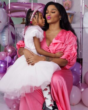 Joseline Hernandez Instagram - My baby is 7 and I've been crying all day 😌😌😌 #happybirthday #doitlikeitsmybday HAPPY BIRTHDAY TO THE SWEETEST GIRL IN THE WORLD BONNIE'BELLA 🎉🥳🥳🥳🥳🥳🥳🥳🥳🥳🤩🤩🤩🤩🤩🤩🤩🤩