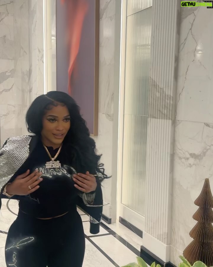 Joseline Hernandez - 136K Likes - I paired my new #clothingbrand #cocalinebyjoseline
With that #runway @philippplein
Pull up to @thezeusnetwork Round 2 of #chinchecking I'm the #flyest #wild @cocalinebyjoseline