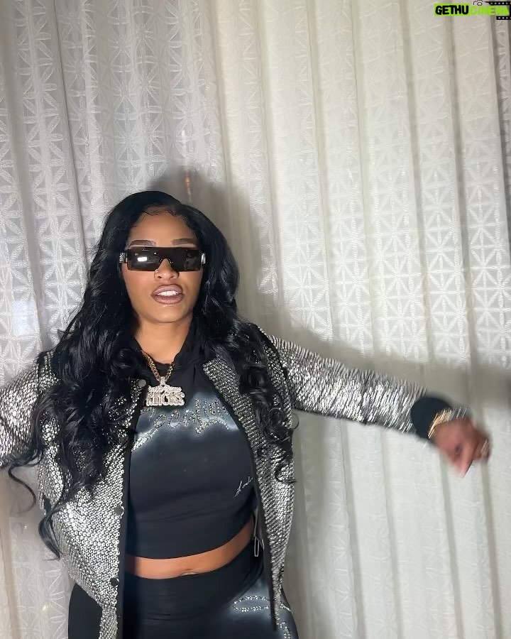 Joseline Hernandez - 136K Likes - I paired my new #clothingbrand #cocalinebyjoseline
With that #runway @philippplein
Pull up to @thezeusnetwork Round 2 of #chinchecking I'm the #flyest #wild @cocalinebyjoseline