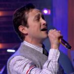 Joseph Gordon-Levitt Instagram - @hitrecordjoe channels @thecure while singing @katyperry’s “Firework” #ThatsMyJam