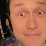 Joseph Gordon-Levitt Instagram - Last video of the year. Happy holidays to all, and see you in 2022. ❤️🔴 Oh and here's a little holiday treat — a Class Projects discount code just for you (link in bio) 🎁