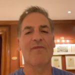 Joseph Gordon-Levitt Instagram - Video I sent to Mark Cuban trying to convince him to play himself on #SuperPumped. This is actually the second video I sent him. After my first video, he sent me one back saying I needed to kiss up more, so this is my best attempt 😝 also… #Lakeshow for life!! 💛💜 @mcuban @superpumpedsho @showtime