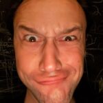 Joseph Gordon-Levitt Instagram – 🤘👹🤳🏼