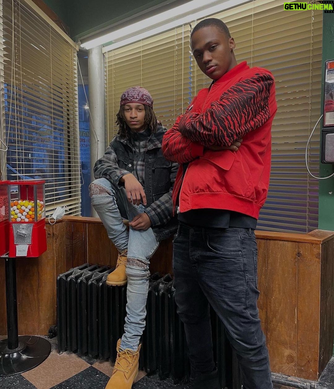Joseph Sikora Instagram - DANGER! These my young boys. @brightlyte21 and @ahmadnferguson watch them bring that 🔥🔥🔥🔥. #DMAC #MARSHALL #powerbook4ce #tommyegan @power_starz @forcestarz @starz Chicago, Illinois