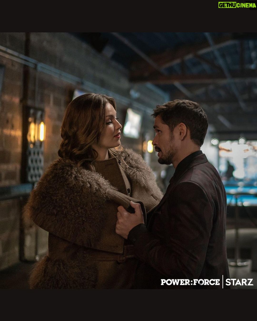 Joseph Sikora Instagram - SWIPE LEFT!!!! Dammit swipe left! The countdown is here! Diamond is dropping knowledge on Tommy, and who is that with JP Gibbs!(Spoiler alert, he is played by Chicago Legend, Cedric Young) somebody is crazy enough to manhandle Claudia? Seems like a bad idea to me. Lilianna got the drop on someone…And Victor got the heater out. Hope he knows what he’s doing! @isaackeys @anthonyfleming3rd @liliflower33 @theshaneharper @forcestarz @power_starz @audreyesparza #tommyegan #diamondsampson #jpgibbs #claudiaflynn #vicflynn #lilianna Chicago, Illinois