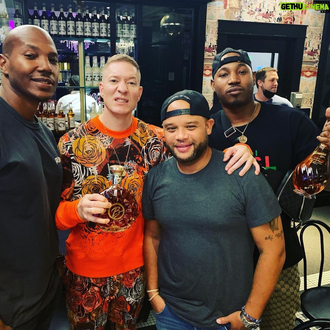 Joseph Sikora Instagram - Maaaaannnnnn! It’s LIT here in the Chi. POWER Book: IV. Tommy, Diamond, Jenard and @rene_0713 knocking a few back on a well-deserved evening. Can’t wait to show you what we did! right after the new year I’m gonna show you. #tommyegan #diamondsampson #jenardsampson #powerbook4ce @50cent @bransoncognac my gear is from @walkerwear walkerwear Chicago, Illinois
