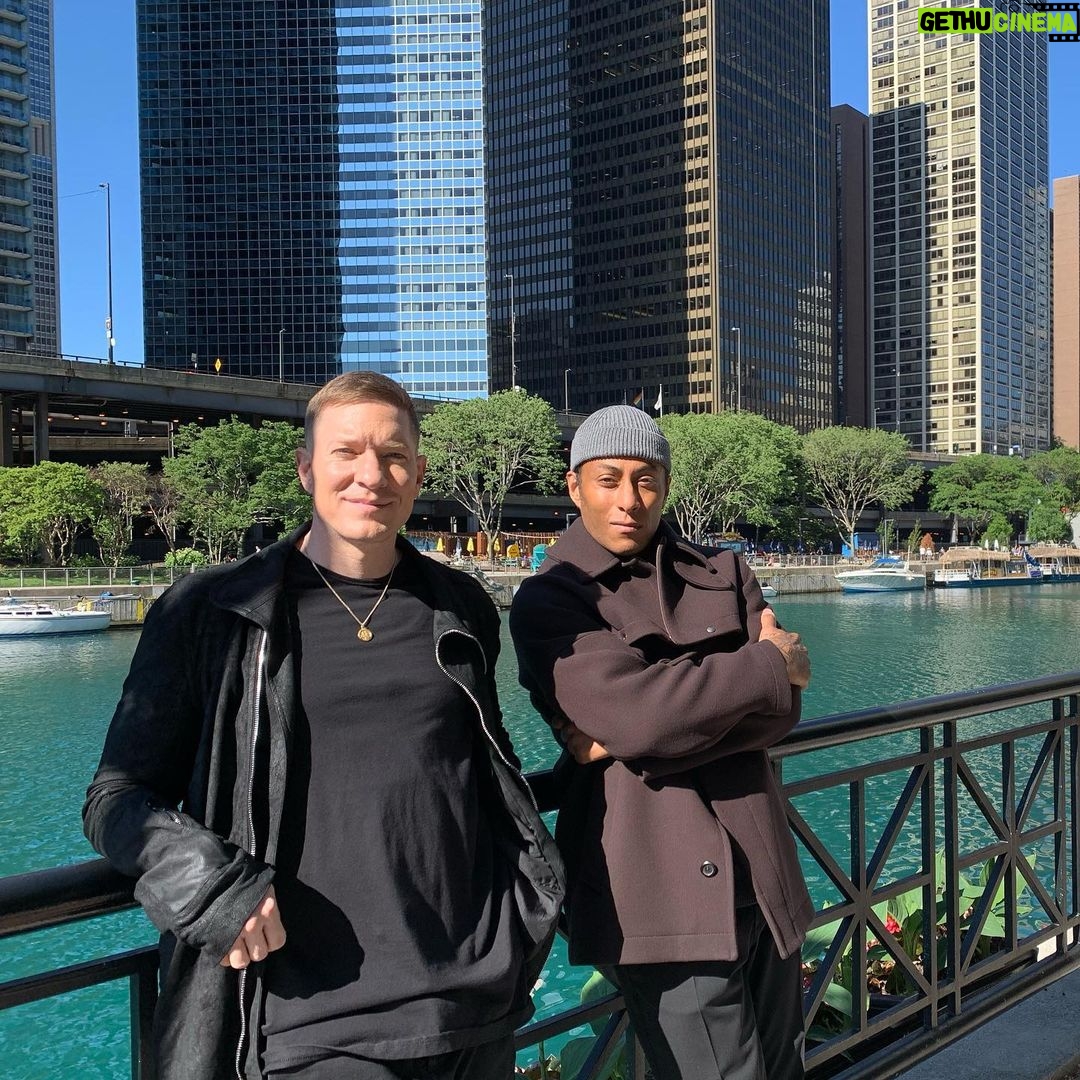 Joseph Sikora Instagram - Look at this gangsta🚨. His character is like nothing you ever seen on POWER! @anthonyfleming3rd is kill’n it and bringing it 🔥 💵 Chicago Downtown