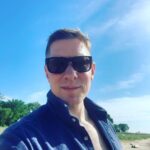 Joseph Sikora Instagram - Everybody loves the sunshine 🌞. Summer is here. 🙌💯🍹#powerbook4ce Lake Michigan