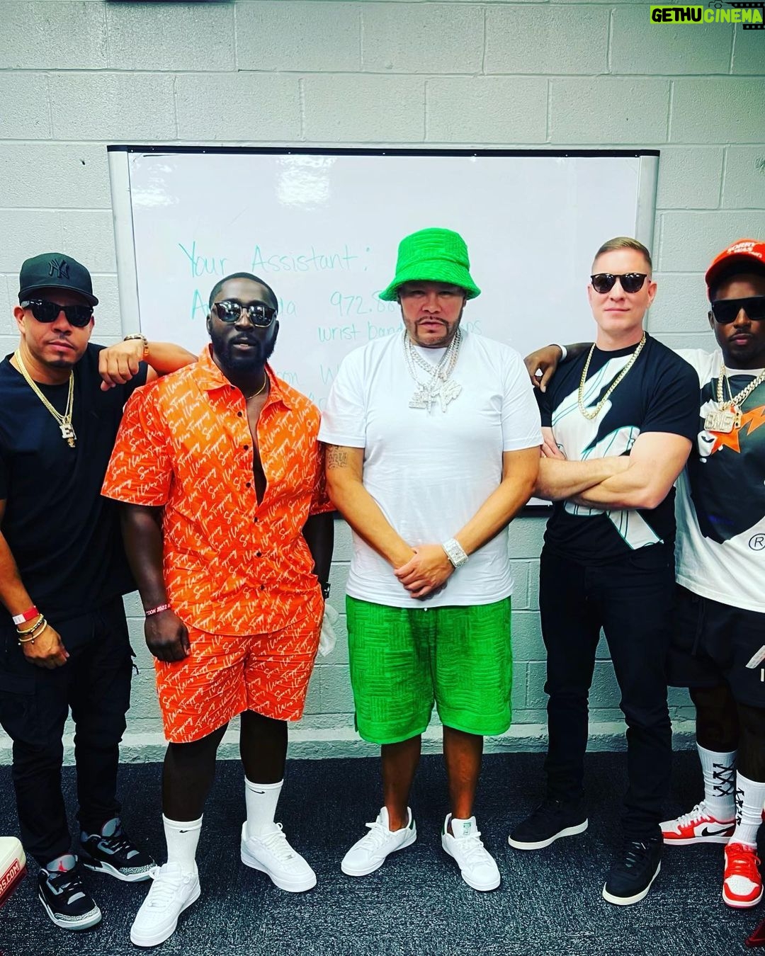 Joseph Sikora Instagram - Tycoon Weekend ‼️We stay up #GLG #bransoncognac #lecheminduroi