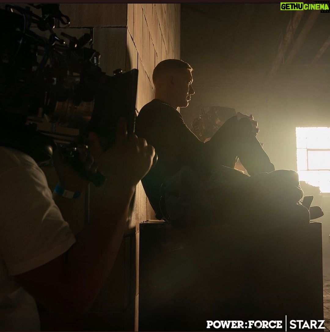 Joseph Sikora Instagram - In the words of the great @gary_lennon “TOMMY’S BACK!!!!!” I can’t wait to show you what we are doing. This season is gonna hit different 🔥🔥🔥🔥 #GLG #powerbook4ce #tommyegan @power_starz @forcestarz @starz Back-of-the-Yards, Chicago