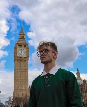 Josh Beauchamp Instagram - issa London ting innit🇬🇧💷