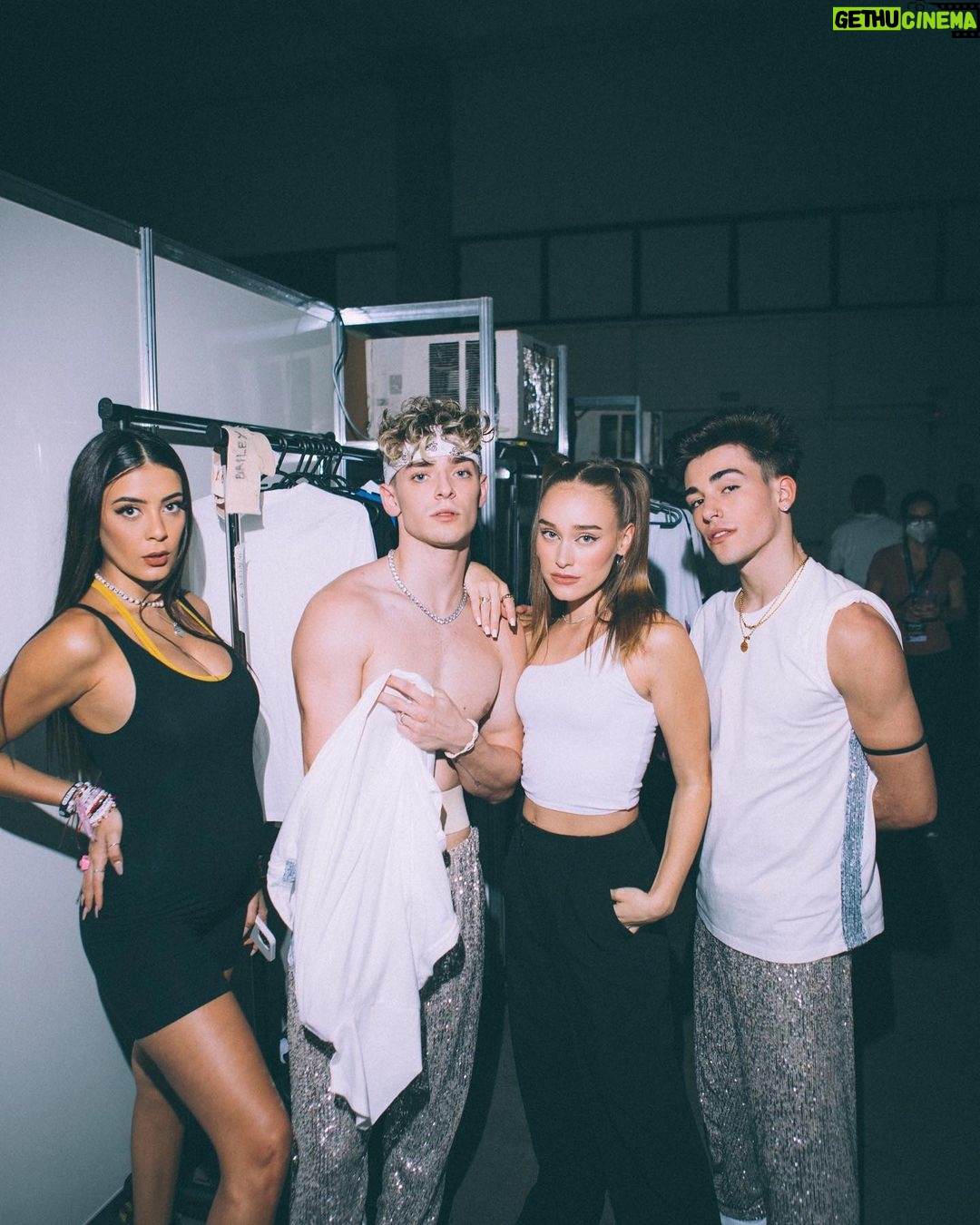 Josh Beauchamp Instagram - Some memories from tour🥺💫