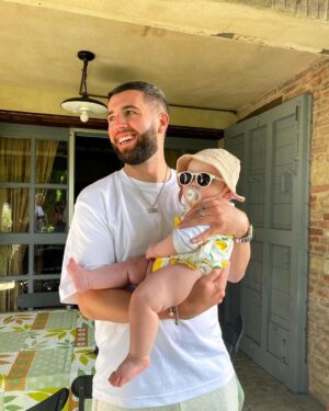 Josh Bradley Instagram - On uncle duty with Olive! 🫒