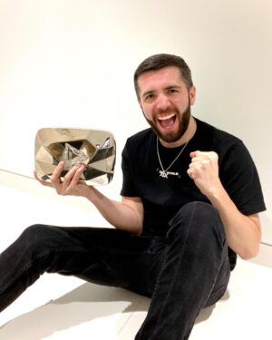 Josh Bradley Instagram - We did it! @sidemen channel hit 10 million subscribers this evening! 

Thank you all so much! 💙👊🏼