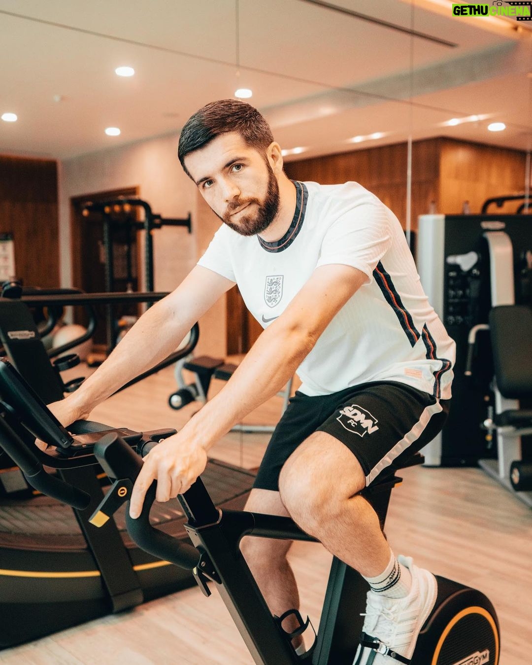 Josh Bradley Instagram - AD Working out just isn’t the same without my @spotifyuk music playlists, it helps me be motivated to workout that extra bit harder! When I’m not streaming or recording videos I love to listen to podcasts around the house to help me relax and inspire me to think of new projects and videos! #ListeningIsEverything London, United Kingdom