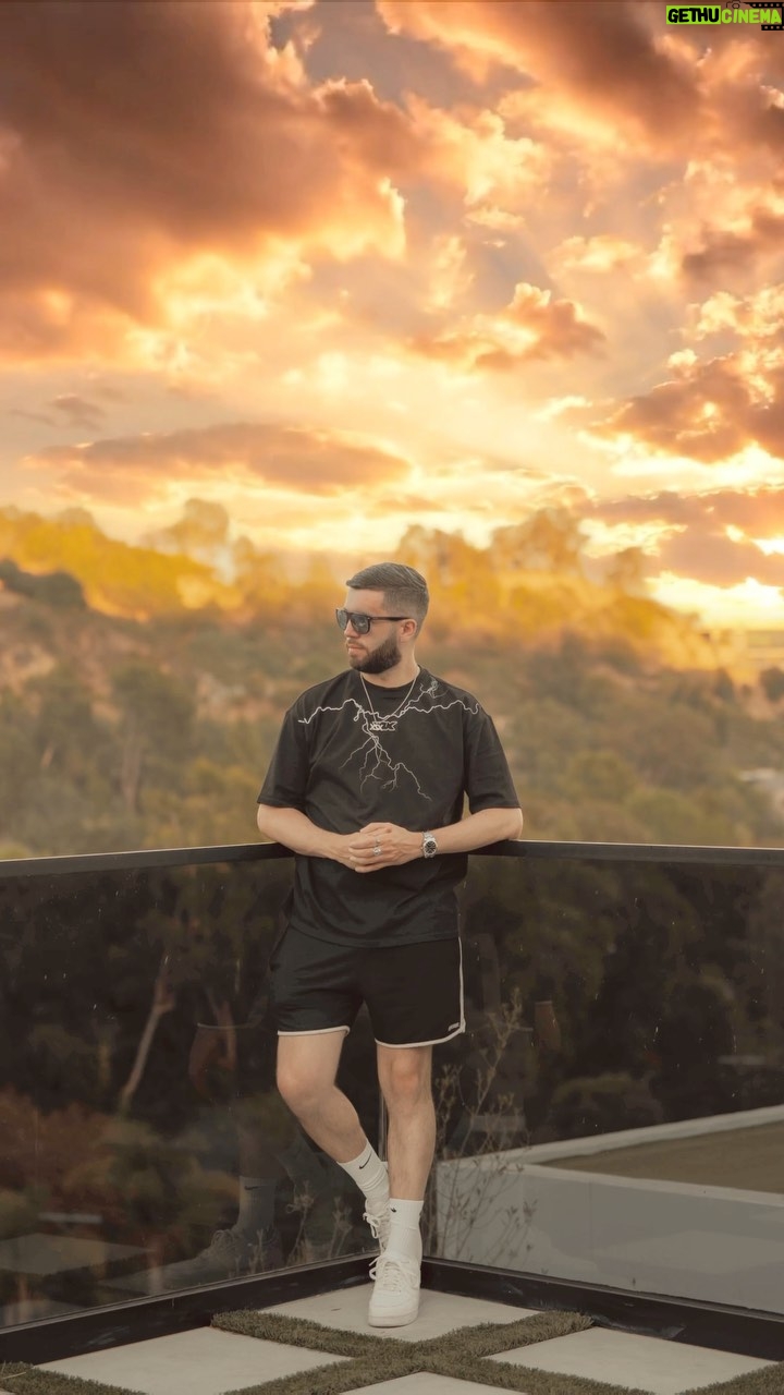 Josh Bradley Instagram - The magic hour ☀️
