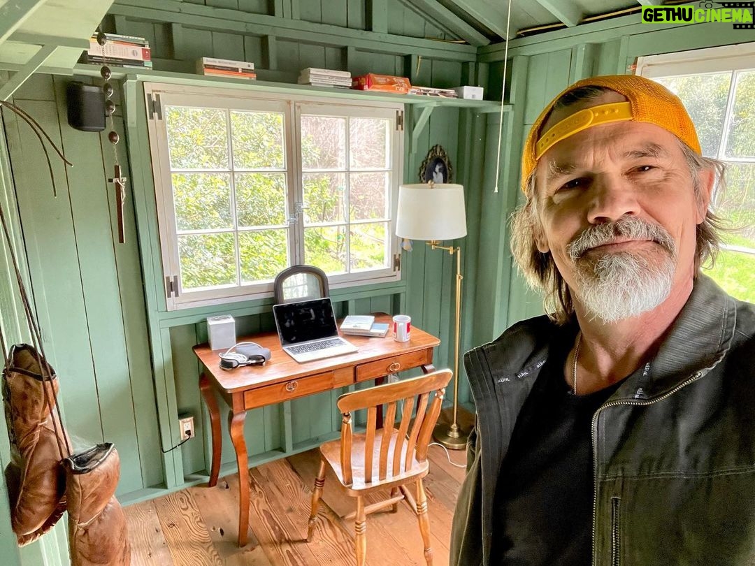 Josh Brolin Instagram - Our literary trek detoured but complete. Just me and the little ones up to our ranch, then barely making it out to the @steinbeckcenter to meet with Tori about their Steinbeck Young Writer’s Program then into Monterrey to the @monterreybayaquarium and to scurry through Ed Ricketts old place (best friend d of Steinbeck). Missed Big Sur and calling out to the cows from the back of the truck as we do because of the rains. Next time. Now back in the green ship reminiscing on what it is to be a dad, what is important and what is blanching meaningless at a rate I almost can’t keep up with. Watched “Baraka” the other night and it reminded me of all the rat racing we do, the frenetic anthill ranting, but for what. I watch my kids thrive in the cold, and under the chaos of rain. They held their ground and laughed and cried through the bitter winds. We barely made it out out of the ranch and with it, glory. ❤️❤️❤️