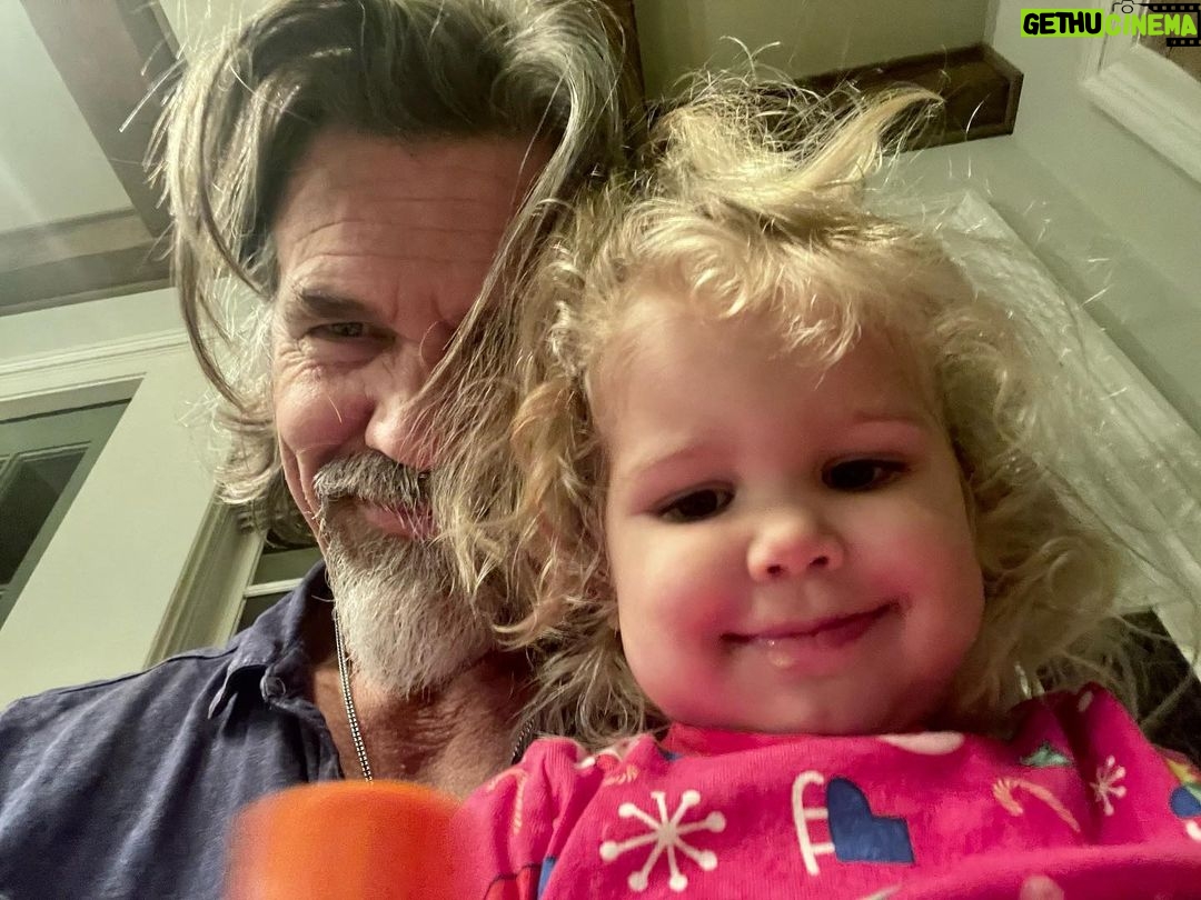 Josh Brolin Instagram - To my clan of females whom I love through the stretches of horizon I can only imagine beyond. You live in that other place where magic thrives and yet practicality’s road rash still always exists. You are the cauldron of the making of me — a mixture that will result in the likes of you and the lives inside you so beautifully. I love you, my girls. (Kathryn❤️, Eden❤️, Westlyn❤️, Chapel❤️).