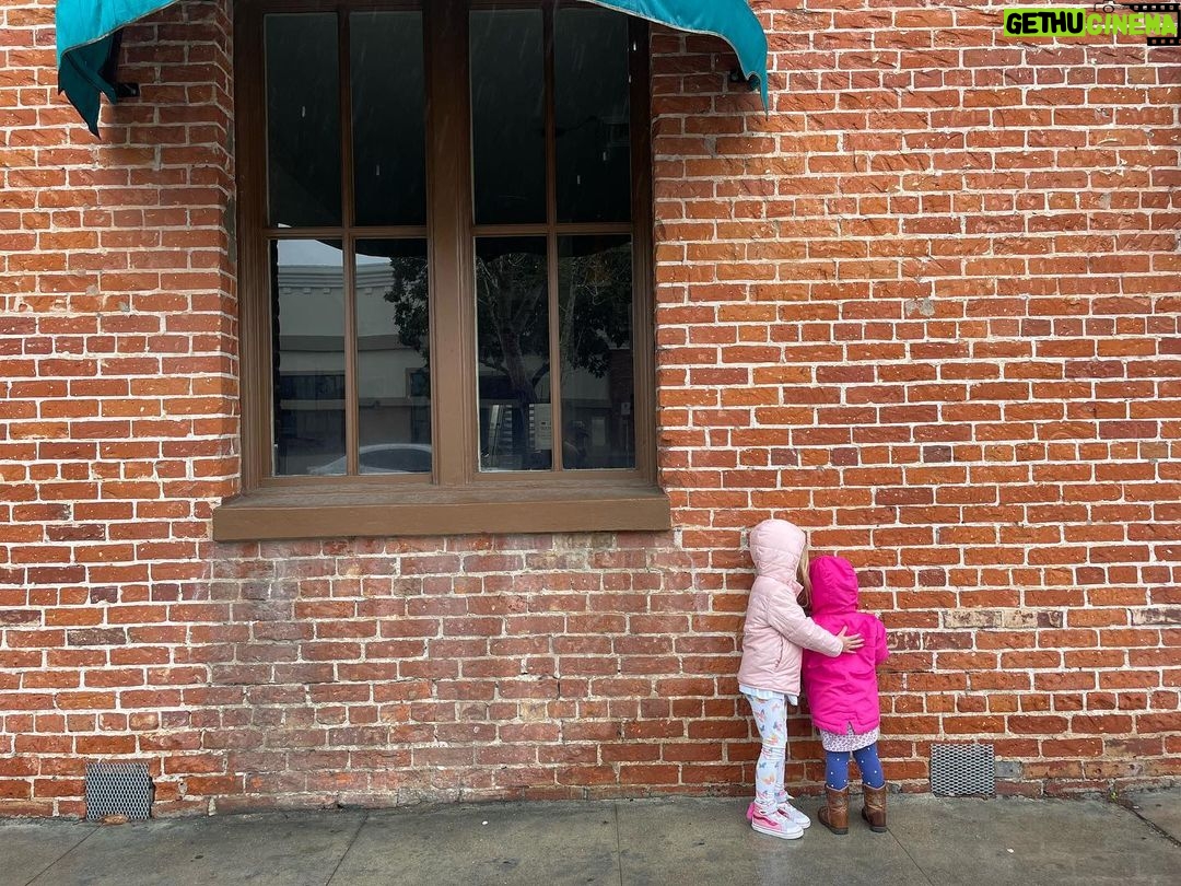 Josh Brolin Instagram - Our literary trek detoured but complete. Just me and the little ones up to our ranch, then barely making it out to the @steinbeckcenter to meet with Tori about their Steinbeck Young Writer’s Program then into Monterrey to the @monterreybayaquarium and to scurry through Ed Ricketts old place (best friend d of Steinbeck). Missed Big Sur and calling out to the cows from the back of the truck as we do because of the rains. Next time. Now back in the green ship reminiscing on what it is to be a dad, what is important and what is blanching meaningless at a rate I almost can’t keep up with. Watched “Baraka” the other night and it reminded me of all the rat racing we do, the frenetic anthill ranting, but for what. I watch my kids thrive in the cold, and under the chaos of rain. They held their ground and laughed and cried through the bitter winds. We barely made it out out of the ranch and with it, glory. ❤️❤️❤️