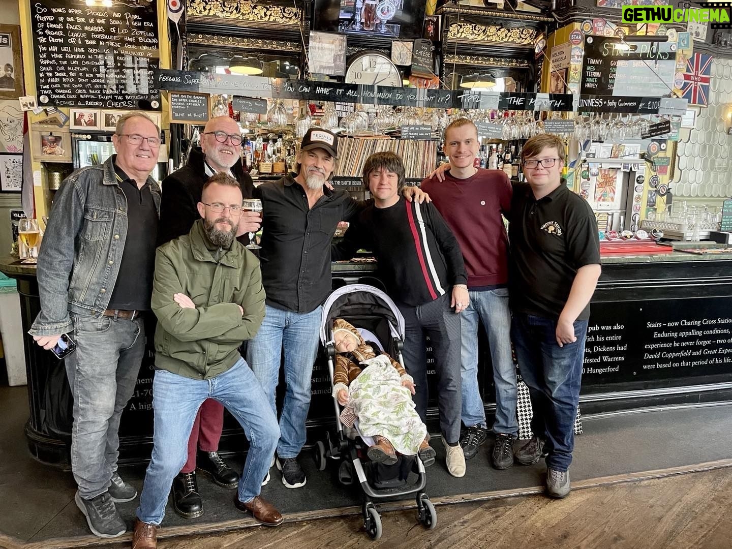 Josh Brolin Instagram - Here’s the thing about being sober: you can go anywhere you want, inhale the bountiful characters within it, have your kid sleep-slumped over your shoulder and diamonds (and friends) are gained and zero is lost. The Marquis Pub (Est. 1638), frequented by Charles Dickens back in the day, is full of vinyl, good food, and even better patrons — and the best fucking fish and chips I’ve ever had. Thank y’all for treating this yank and his little kiddo with open arms. 🤙🤙🤙 @the_marquis_covent_garden