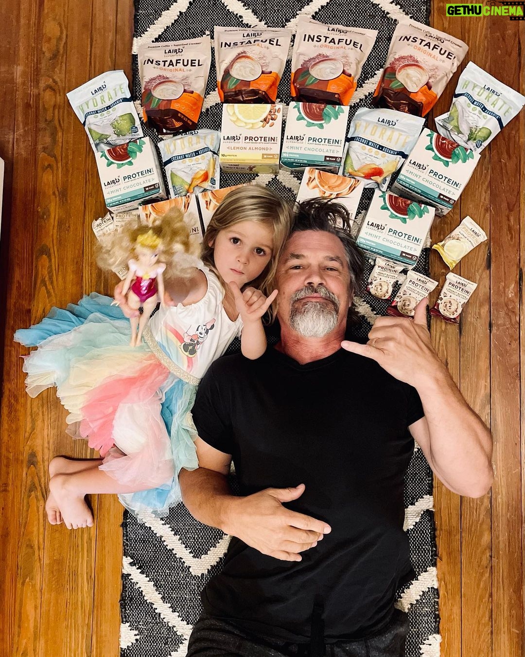 Josh Brolin Instagram - Family is family. A grand @lairdsuperfood package came in the mail today and suddenly Iβm underwater either lifting weight and throwing jabs back and forth with the big wave gabber or with the kids getting them ready for their first breath holds β family is family: those who through the throws of a life chaotic, think of each other, remember each other, pine to do it all again. Mahalo, brother. Always got the greater good. β The Brolin Clan @lairdsuperfood @lairdhamiltonsurf @gabbyreece π€π€π€ (protein bars, hydrator, instafuel, creamer, puns and anecdotes).