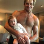 Josh Brolin Instagram - Family is family. A grand @lairdsuperfood package came in the mail today and suddenly I’m underwater either lifting weight and throwing jabs back and forth with the big wave gabber or with the kids getting them ready for their first breath holds — family is family: those who through the throws of a life chaotic, think of each other, remember each other, pine to do it all again. Mahalo, brother. Always got the greater good. — The Brolin Clan @lairdsuperfood @lairdhamiltonsurf @gabbyreece 🤙🤙🤙 (protein bars, hydrator, instafuel, creamer, puns and anecdotes).