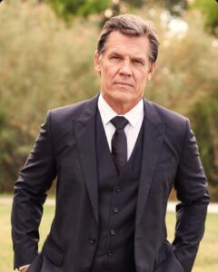 Josh Brolin Instagram - Italy. I love you. You have always been kind to me, my family, my friends. I believe you when you say you like the film, as I’ve always found you all straight shooters. Our cast is proud of our movie because between all of us (under the warmly watchful eye and support of Denis Villeneuve) we went big (but never impersonal). A film isn’t independent because of some esoteric song that’s hard to find, or it has no budget. It’s indy at heart because it uses art to identify people. “Dune” does that. “Star Wars” did that. It’s bigger than us, yet it is us. So thank you, Italy, and everyone who has embraced our film so far. We appreciate it more than you know. Grazie di tutto. 🇮🇹 @dolcegabbana @samanthamcmillen_stylist (@greigfraser_dp We missed you, buddy ❤️)