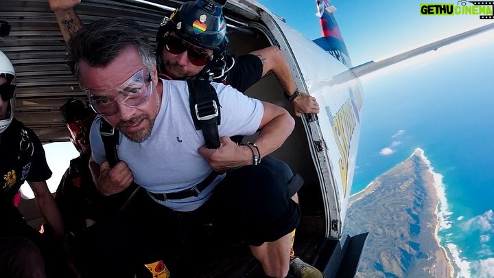 Josh Duhamel Instagram - @lole is the only clothing brand company that I’d jump out of a plane for... and I did. Excited to share a peek into the adventures we’ve been having, I love this company and everything they stand for so stand tuned for more! #lolewilltravel 🎼 by @sofitukker