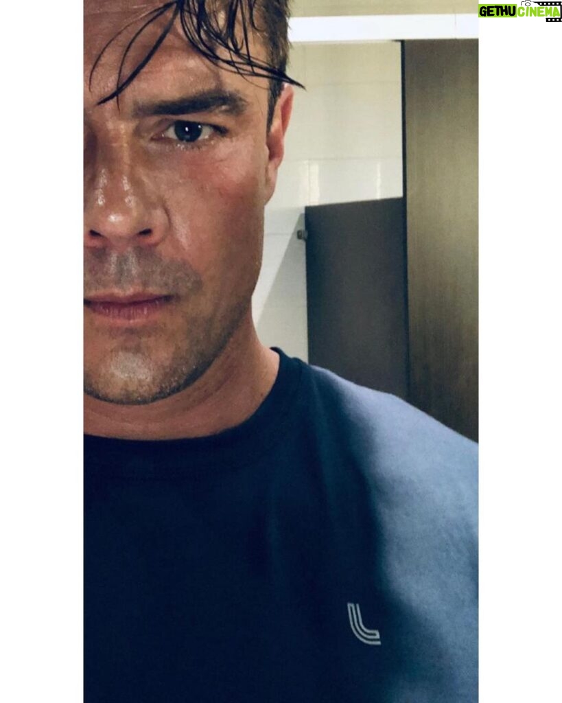 Josh Duhamel Instagram - I don’t usually share post-workout bathroom selfies but I do when I’m wearing #lolë