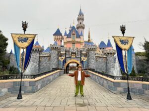 Josh Gad Instagram - Got the whole place to myself. Thank you @disneyland for giving me a quiet place to grab a coffee and roll some calls this morning. Figured my house was a little busy, so this was the next best thing. Also, I may or may not have decided to try my hand at a new form of @disney transportation, now that I’ve conquered being a Jungle Cruise Skipper. 🤔🛤️🚂

📸 credit: @taylouise66 
Companion credit: @therealtonyshepherd