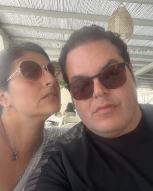Josh Gad Instagram - We’re still doing this 19 years and counting. Happy Valentine’s Day to my partner and bookie. Love you Ida, even if I don’t want to go to a restaurant that usually charges $100 for two people and tonight would like to charge us $25,250 for a salad and cheese. Let’s keep doing this thing! ❤️