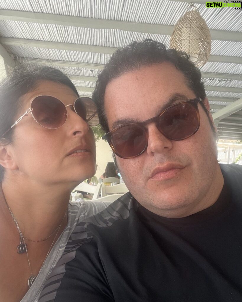 Josh Gad Instagram - We’re still doing this 19 years and counting. Happy Valentine’s Day to my partner and bookie. Love you Ida, even if I don’t want to go to a restaurant that usually charges $100 for two people and tonight would like to charge us $25,250 for a salad and cheese. Let’s keep doing this thing! ❤️