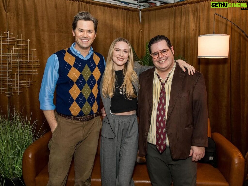 Josh Gad Instagram - What a joy getting to do one of my last performances with my #frozen2 co-Star Evan Rachel Wood. Love you lady! Thanks for eating dreams with us at @gutenbergbway . Photos by: @triciambaron