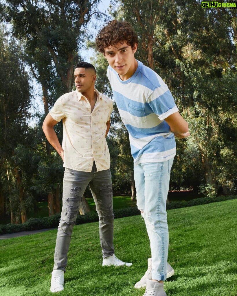 Joshua Bassett Instagram - can’t get over these outfits! oh and the people are cool too… @americaneagle #aepartner #aejeans