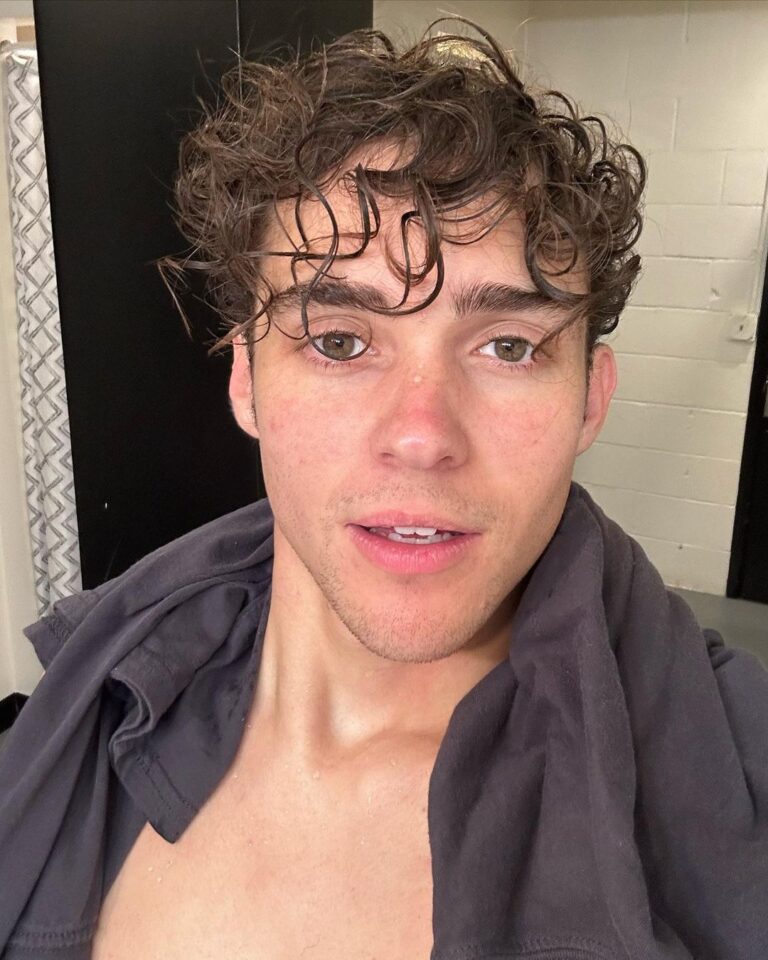 Joshua Bassett Instagram - post-show-shower-selfie-slay