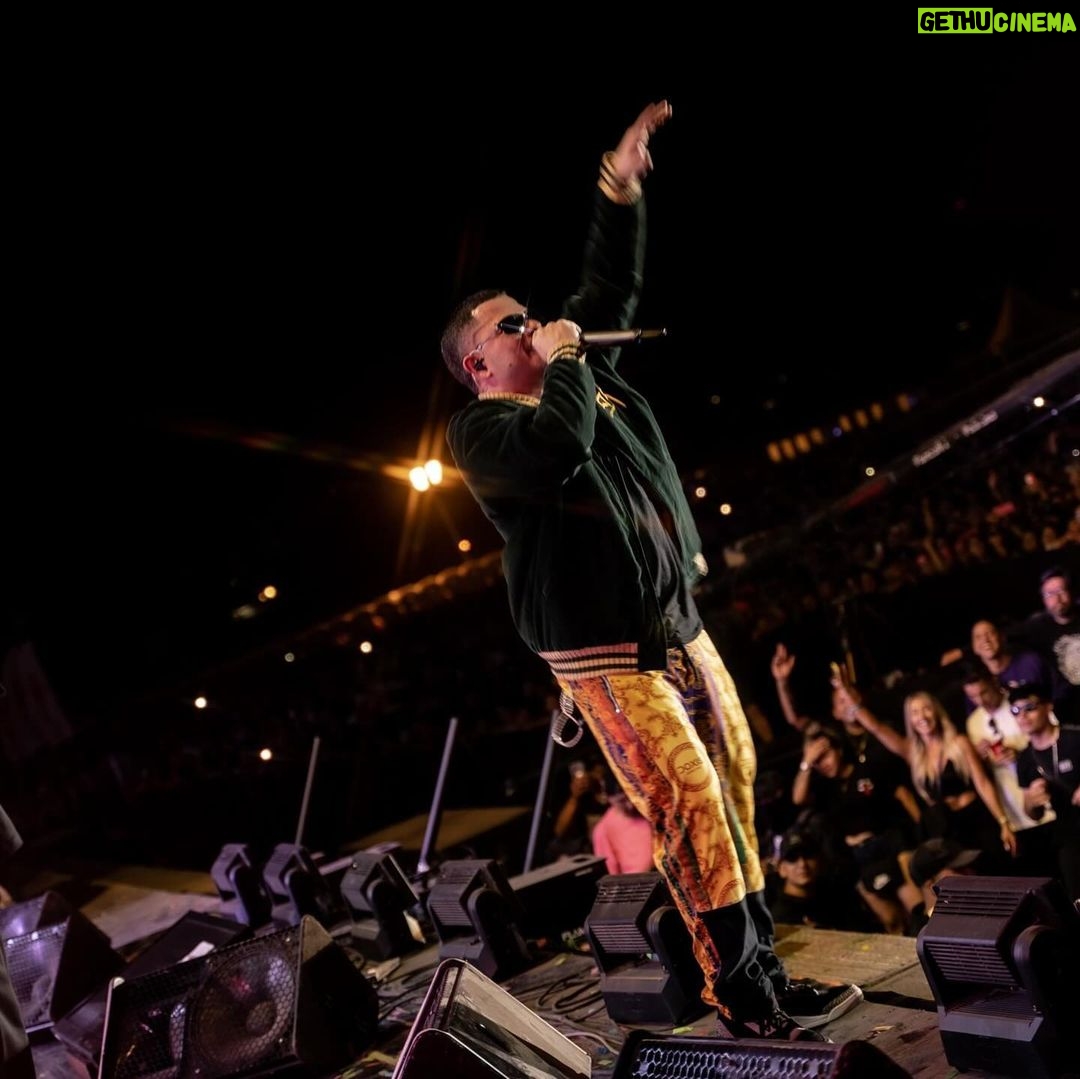 Jowell - 4.5K Likes - Exito Total !!! #Chile 🇨🇱 Se lo prometimos a todos los que se quedaron afuera del concierto de Diciembre ...Para ustedes este show especial ! Gracias por el apoyo !! Gracias a los mas de 40 Mil fanáticos que se dieron cita !!! @mydoxis