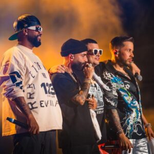 Jowell Instagram - Que manera de cerrar el Año .... Tenía que compartirles estas imágenes #FeriaDeCali #29DeDiciembre @jowellyrandy @arcangel @delaghetto #Las23Del23