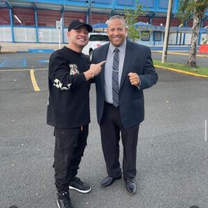 Jowell Instagram - #Las23Del23 

PARA LOS HISTORIADORES:

A este caballero que ven aquí lo conocí hacen 25 años, un dia saliendo de un estudio en un caserio (Llorens Torres) con la cabeza baja porque no me grabaron ese dia ... me acuerdo que se me fue detrás (estando super pegao en ese momento y yo chamakito) y me dijo: "Menor, levanta esa cabeza que usted le mete.. y si no fue hoy será otro dia pero tira pa lante, no te quites"....
Jamas olvidaré eso. 
Como 6 o 7 años despuès (ya yo era duo con Randy aunque no estabamos pegao todavia, ya estabamos empezando con @whitelionrecords Elias le pidió al pana que grabara con nosotros (nosotros sin fama y el tipo super rankiao a finales del 2005 y el pana no fantasmió ni un segundo. Tiró con los novatitos que no teniamos fama todavia, tiró de corazón a cambio de nada. La canción cual fué ?? 
"LETS GO TO MY CRIB" 
Asi que anoten este dato. Antes de grabar "Agresivo" con Arca, grabamos ese palo con este pana, aunque por alguna razón el tema salió pocos meses despuès de "Agresivo" la realidad es que fué grabado antes. Después que pegamos todo el mundo quería grabar con nosotros .....
Por eso y mil cosas mas que hizo estaremos siempre agradecidos. Tanto de Elias como de este señor que se llama Julio Irving Ramos Filomeno, antes conocido como "JULIO VOLTIO" ...
Casi siempre esperamos a que la gente muera para expresarles lo mucho que los queremos, respetamos y admiramos. Eso debe cambiar. Lo que se siente se debe expresar en VIDA. Sin egos . REAL ❤️
@ramosjulio_  GRACIAS HERMANO!