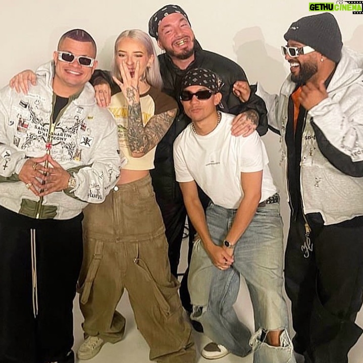Jowell - 5.8K Likes - #Las23Del23 el junte de #Colmillo de @tainy Definitivamente otro clásico para la historia @jbalvin @itsyoungmiko @jowellyrandy