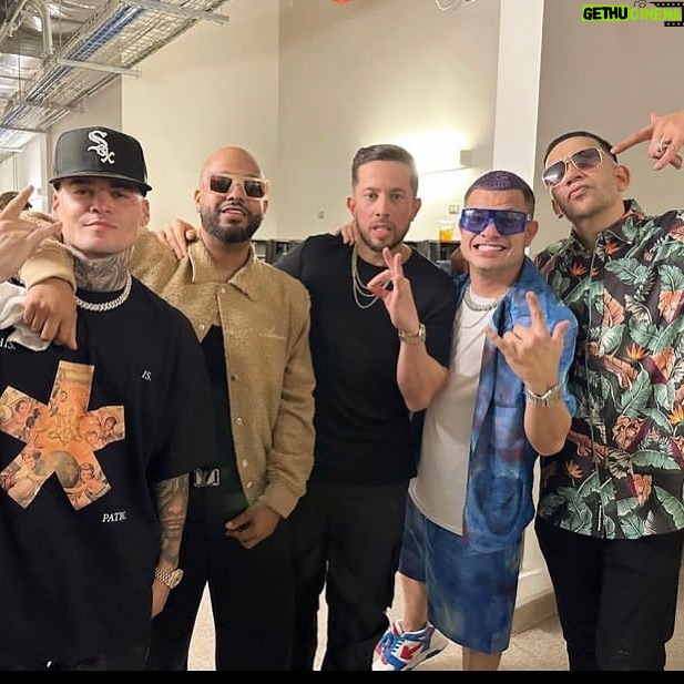 Jowell - 3.4K Likes - #Las23Del23 Gente Buena , Gente Especial ... @izaak @delaghetto @guelosuperstar Feliz Año Nuevo hermanos queridos , Son @jowellyrandy