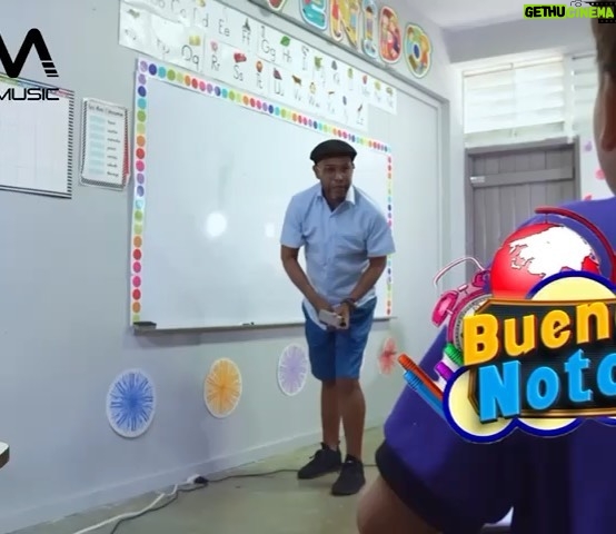 Jowell - 29.6K Likes - Miren este chamaquito que me llegó a las manos. Se llama @melvinelpayasitopr Me dijo que queria ser cantante y me cantó una canción super fea de Malianteo. Le dije que si cambiaba sus letras yo lo iba a apoyar. Aceptó, nos metimos al estudio y esto fue lo que salió !
Vamos todos a darle apoyo a @melvinelpayasitopr para que siga cantando canciones asi como esta que se llama #BuenasNotas , para que los Chamakitos Fronteen pero que Fronteen con BUENAS NOTAS 👍🏼
Gracias @welldonemusica