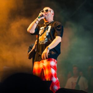 Jowell Instagram - Que manera de cerrar el Año .... Tenía que compartirles estas imágenes #FeriaDeCali #29DeDiciembre @jowellyrandy @arcangel @delaghetto #Las23Del23