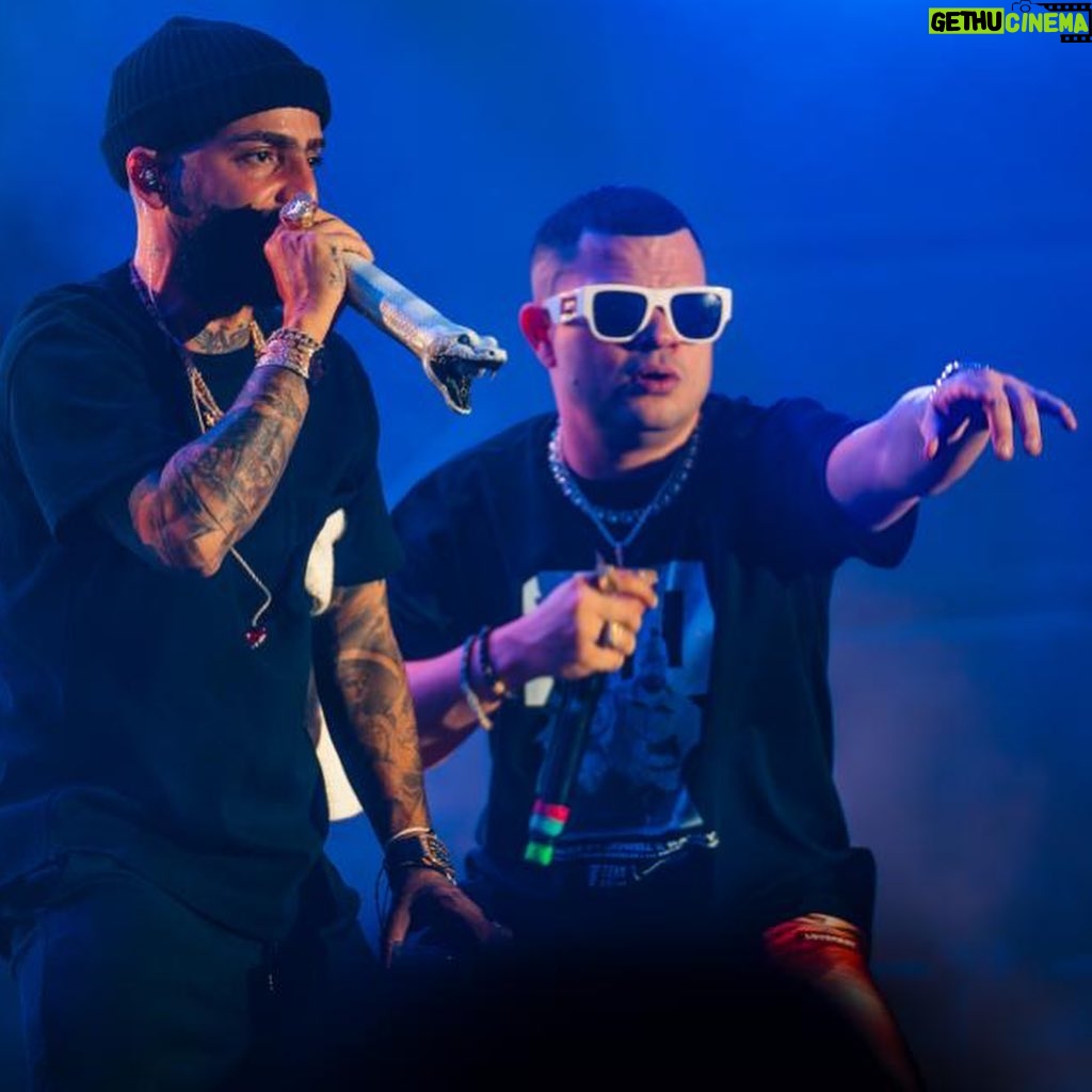 Jowell - 10.2K Likes - Que manera de cerrar el Año .... Tenía que compartirles estas imágenes #FeriaDeCali #29DeDiciembre @jowellyrandy @arcangel @delaghetto #Las23Del23