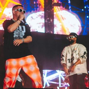 Jowell Instagram - Que manera de cerrar el Año .... Tenía que compartirles estas imágenes #FeriaDeCali #29DeDiciembre @jowellyrandy @arcangel @delaghetto #Las23Del23