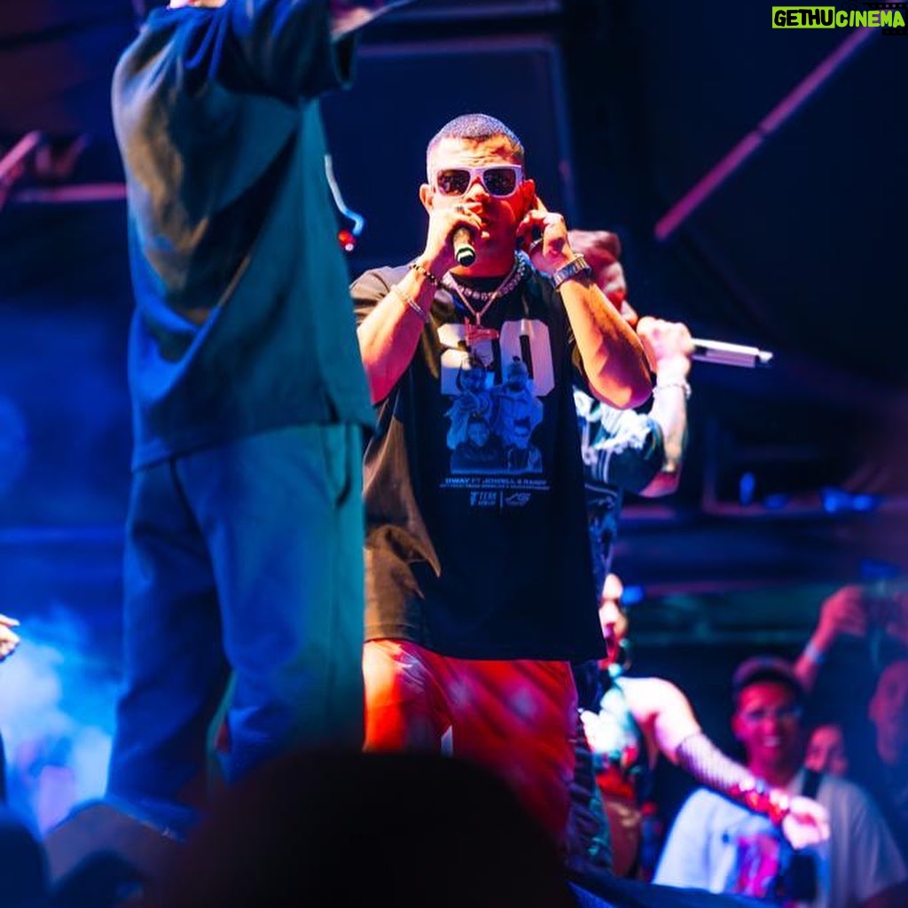 Jowell - 10.2K Likes - Que manera de cerrar el Año .... Tenía que compartirles estas imágenes #FeriaDeCali #29DeDiciembre @jowellyrandy @arcangel @delaghetto #Las23Del23