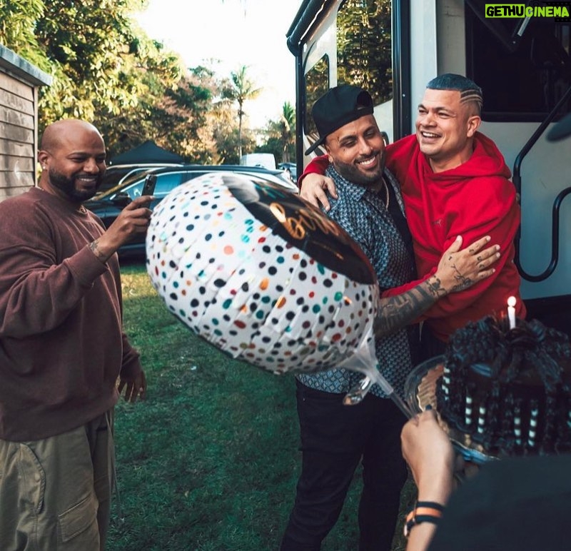 Jowell - 10.9K Likes - #Las23Del23 Mi Cumpleaños con Randy y Nicky 🎂 Que Sorpresa !!!