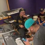 Jowell Instagram - #Las23Del23 Escuchando el album de @soyvicoc antes que saliera ... Que Honor mas cabrón !!! Gracias @sonia_vicoc Miami, Florida
