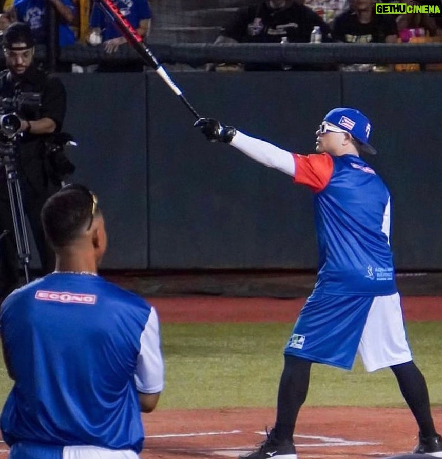 Jowell Instagram - #Las23Del23 Juego de Celebridades con @jolamakina @vladdyjr27 @javy23baez @lindor12bc @sugardiaz39 y to el corillo ⚾️🇵🇷 La Pasamos Cabron !! Estadio Roberto Clemente Walker